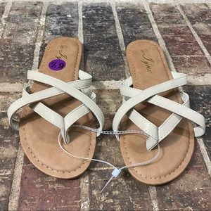 Jynx Women Beige Off White Criss Cross Strap Flat Slip On Thong Sandals Size:6